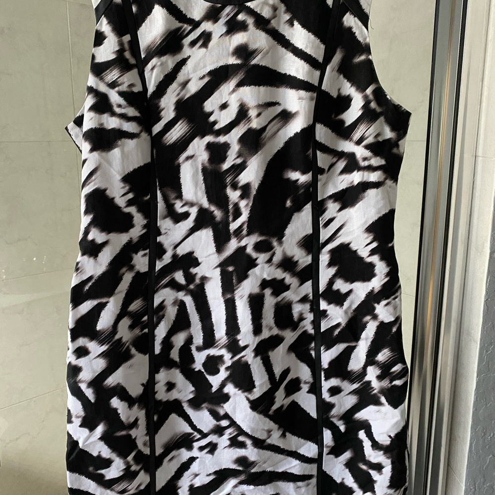 Sleeveless dress